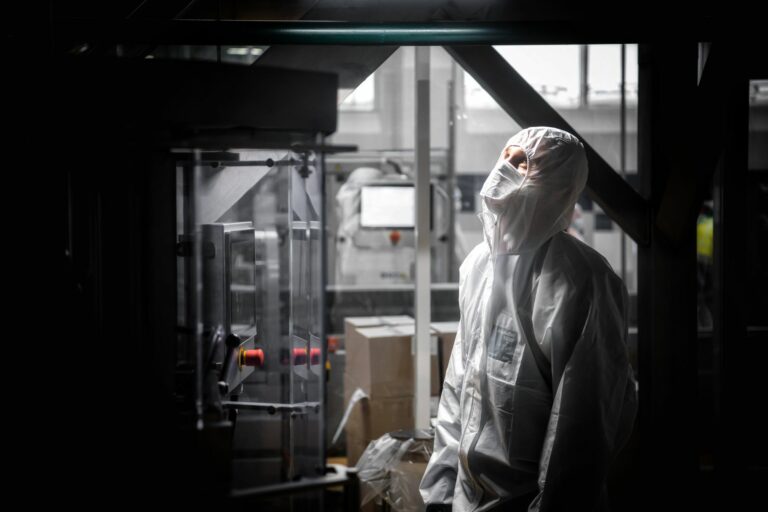 Exosquelettes à l&rsquo;atelier : la démarche de prévention que recommande l&rsquo;INRS