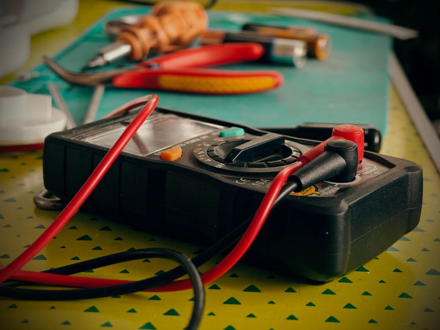 Outillage d'&eacute;lectricien testeurs & multim&egrave;tres